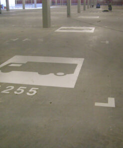 Markeringen parkeergarage vrachtwagensymbool