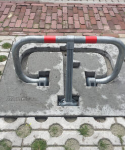 Parkeerbeugel met betonplaat
